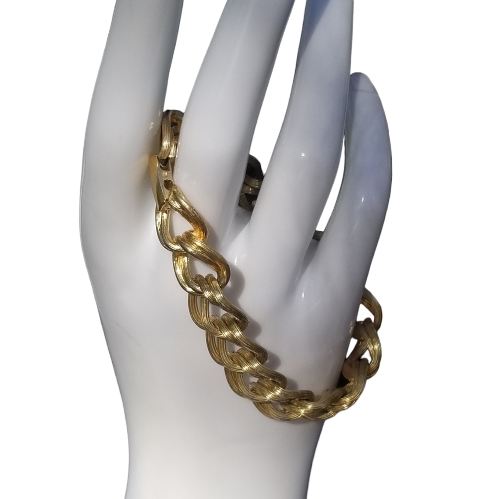 AVON 1981 GOLDTONE TEXTURED LINK CHAIN BRACELET